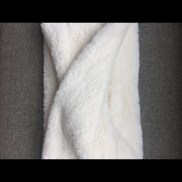 Banana Republic Scarf OS - Picture 3 of 5